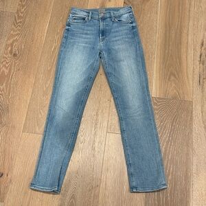 Mother mid rise straight leg jeans size 26
Hits at the ankle - 27.5”